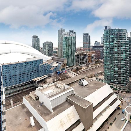 Centrally Located In The Heart Of Downtown Toronto Apartment Exterior photo